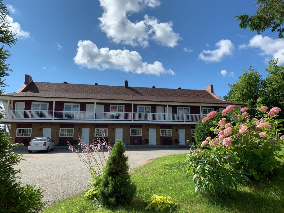 Motel Le Sabre Sherbrooke Exterior photo